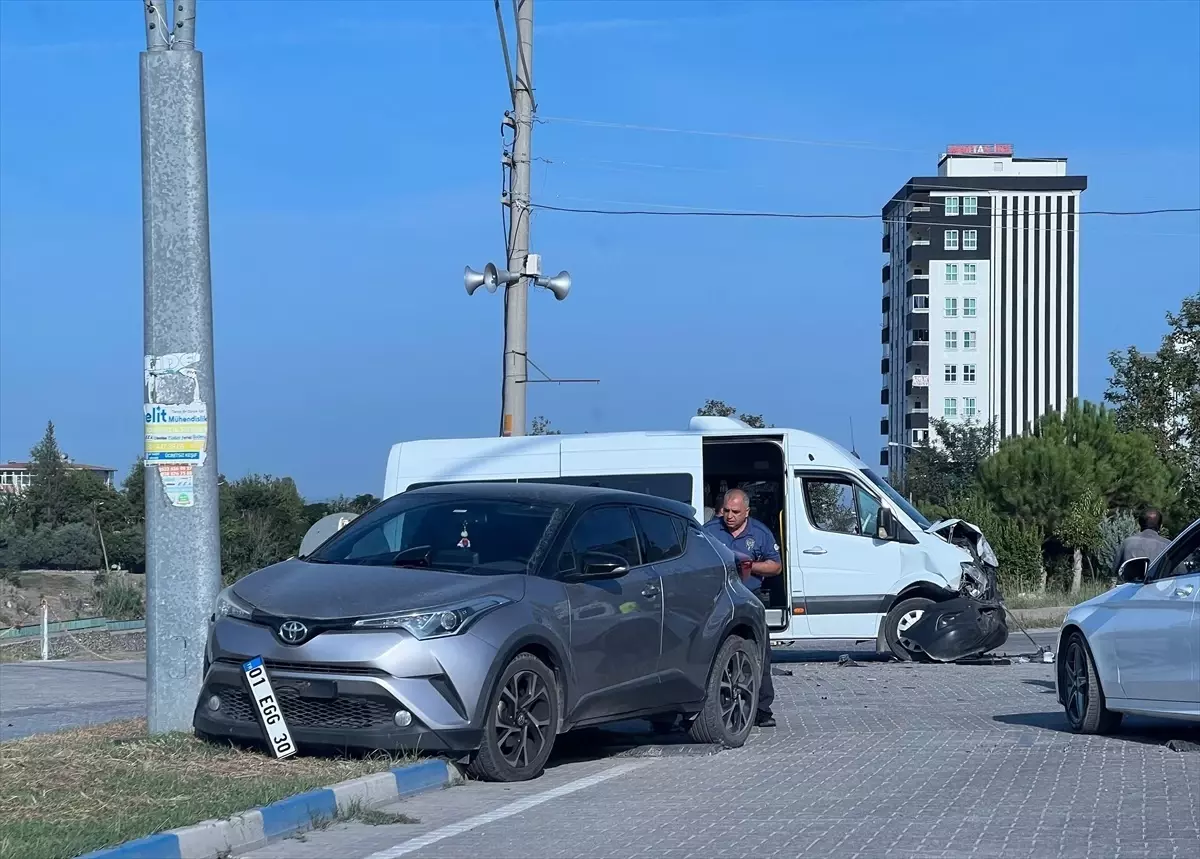 Düziçi’nde Okul Servisi Kaza Yaptı