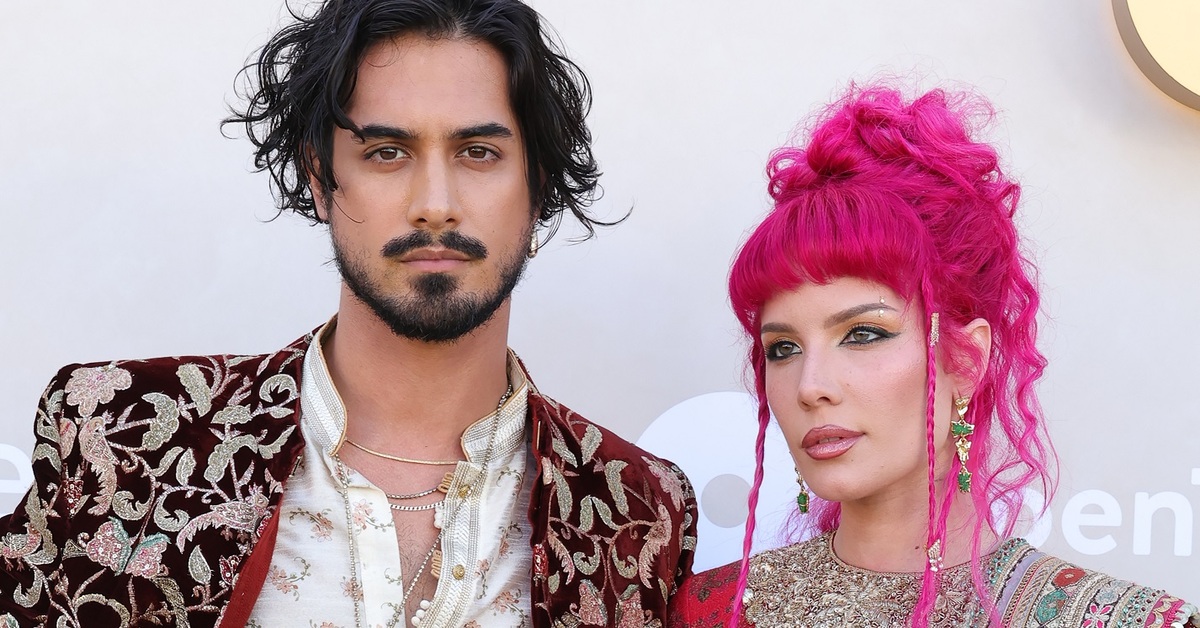 Halsey yeni sevgilisi Avan Jogia ile nişanlandığını duyurdu