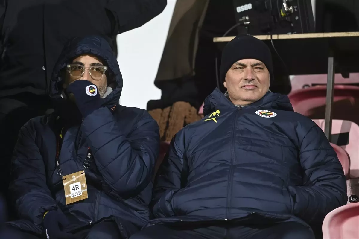 Fenerbahçe Kadroda Zorunlu Değişiklikler Yaptı