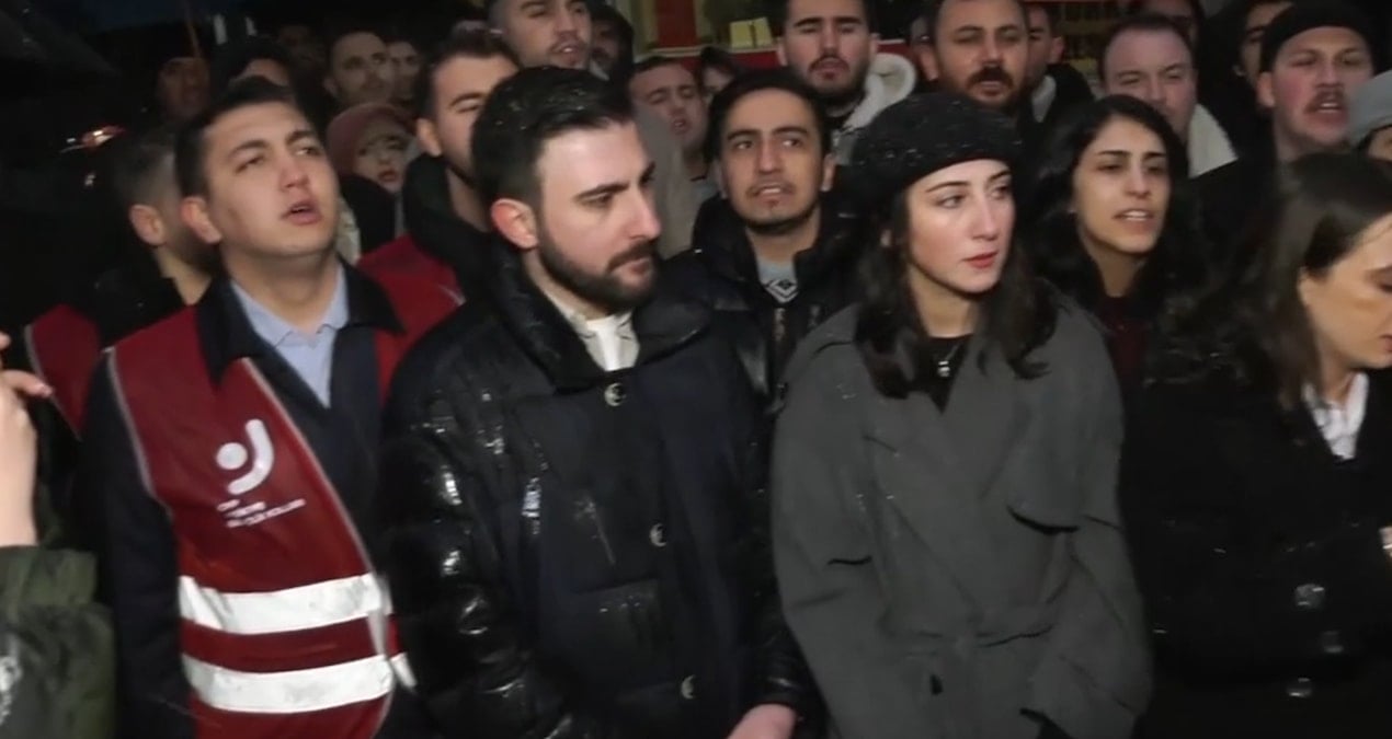 CHP’li gençlerden TSK’dan ihraç edilen teğmenlere destek